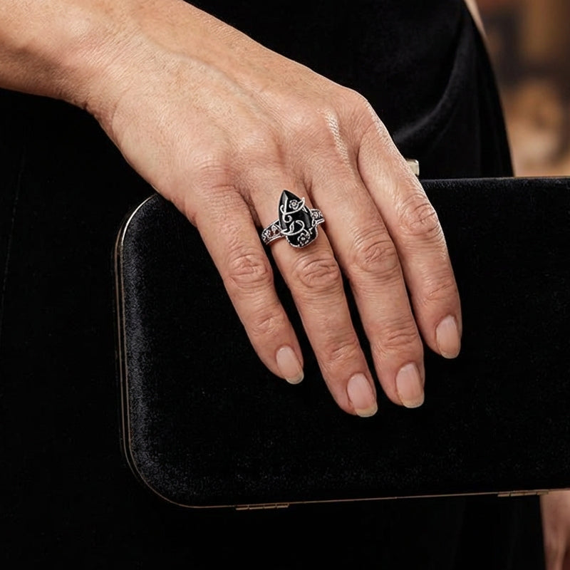 💍 50 % RABATT 🌸 | Bohemsk vintage-ring – blomstermønster og svart edelsten