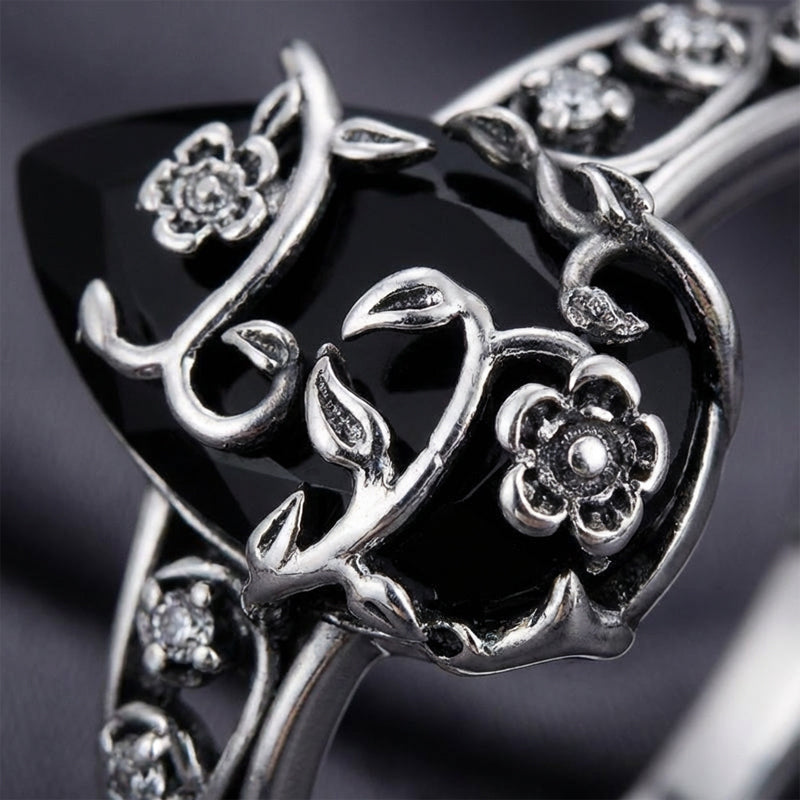 💍 50 % RABATT 🌸 | Bohemsk vintage-ring – blomstermønster og svart edelsten