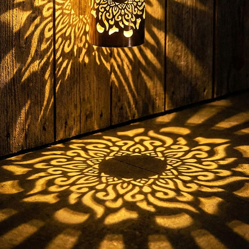 ☀️ Solcellelampe i mandala-design for hage og terrasse – 2-i-1 gulvlampe og vegglampe – Dekorativ belysning med vintage-effekt – Rustfri og holdbar